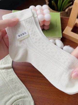 3️⃣ 谁还没穿过比棉袜还要透气还要舒服的袜子?优质的桑蚕丝面料上脚冰冰凉凉,袜头还是无骨的没有异物感,穿一整天都不臭脚#袜子 #透气舒适 #夏季必备 #好穿又好搭 #桑蚕丝 #袜子