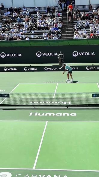 15岁现象级少年 vs 世界排名第一 15岁就敢站在世界第一对面,
这一刻,他已经赢了。
这场比赛的输赢,反而没那么重要。
重要的是——
他用一场对决告诉所有人:
敢上场的人,才有资格改变局势。
Playnow|此刻,上场
#匹克球 #pickleball #匹克球装备 #比赛现场