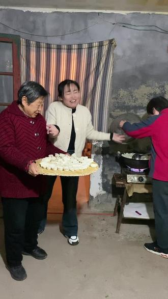 只顾拍抖音了,饺子煮沸了😂#家的味道 #家和万事兴
