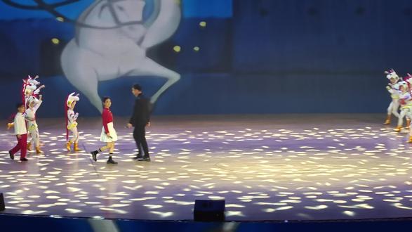 聊城春晚在水城明珠大剧场,孩子们的表演很成功,二宝唱的不错,还认识好多好朋友。去看春晚听我宝的歌了吗?#春晚 #每个动作都是用汗水换来的