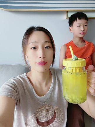 自制百香果饮品,酸甜清爽,健康又解暑。一杯喝到满足!赶快动手试试吧~🍹🍋 #自制饮品 #健康果汁 #果茶玻璃杯 #玻璃杯 #多喝水