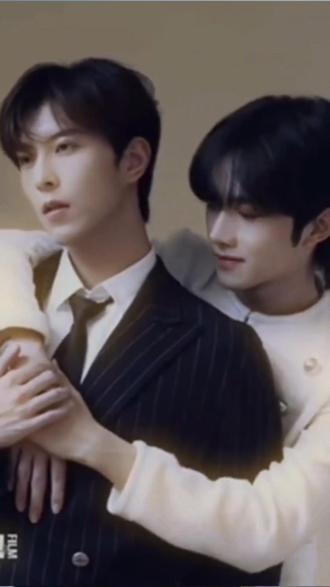 “如果不说我爱你,会用什么代替”
“拥抱”
#向佐