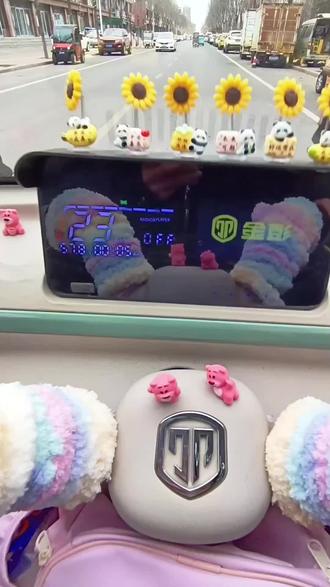 关于车灯白天亮的问题,不止一个人问过我。他们说问过卖车的老板了,都说那是日行灯,关不掉的,但是我的能关掉啊,就是有时候它会自己打开。#三轮车车灯 #真实生活分享官 #金彭雪宝 #三轮车实用小物件 #三轮车装饰内部布置 @抖音创作小助手 @DOU+小助手