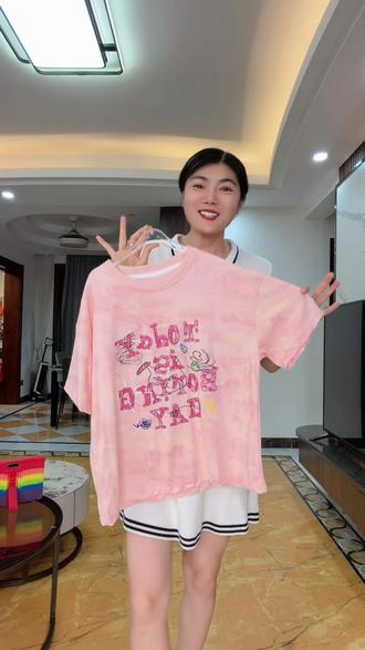 微胖女童遮肉扎染宽松T恤,不勒肉还自带松弛感。#女童T恤 #夏季穿搭#微胖女童 #中大童搭配 #高品质童装