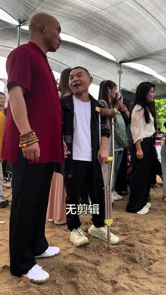 毛洋洋摔跤现场