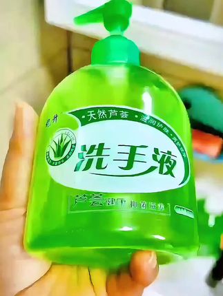 #dou上热门 @DOU+小助手 #上热门 这款芦荟植物清香洗手液特别好闻,泡沫丰富好清洗,大人小孩都可以放心使用#好东西一起分享 #洗手液 #好物分享