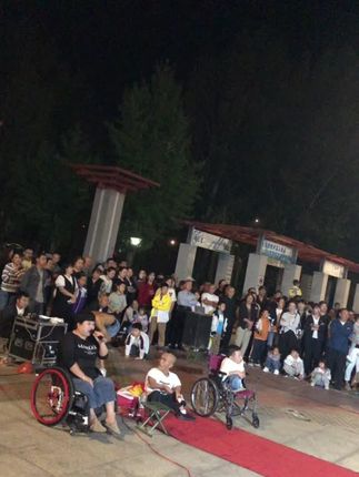 都在努力的活着……