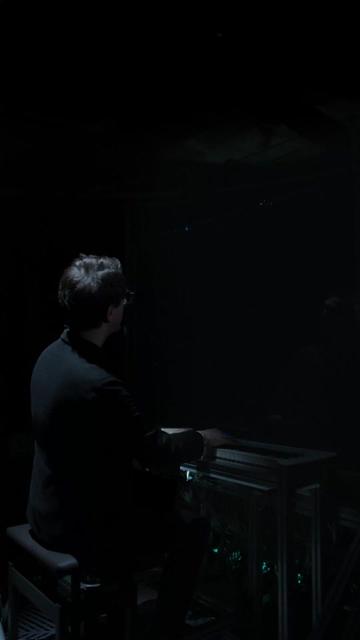 用夜光藻钢琴演奏《Golden Hour》,浪漫具象化了! 提前祝你中国新年快乐!由于这架钢琴太适合Golden Hour了,于是借此契机我终于完成了我对这首曲子的改编版。我尽力去呈现不同声部的音符,用两只手,而不是只关注主旋律线,因此虽然这次我选择了较为均衡的速度进行演奏,但是你可以看到我在演奏时很忙。如果你觉得最终的听感还不错,我会打磨完整版。
再次感谢@老师好我叫何同学 耗时三年制作的魔法钢琴,这架琴让音符通过自然之力具像化。音乐、科技和自然,这三者交织一起共同呈现的奇观,很浪漫。
#何同学#o叔#钢琴 #GoldenHour #音乐一响年味拉满