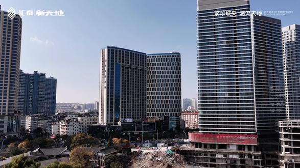 #汇泰·新天地商业中心👀
⚽️一起沉浸式观赛滇超联赛
🖥大屏无死角捕捉精彩瞬间
商场消费🈵100送滇超门票
🉑🉐纪念球服🧣纪念围巾
#滇超联赛 #汇泰新天地 #凭票根享福利 #周末去哪儿