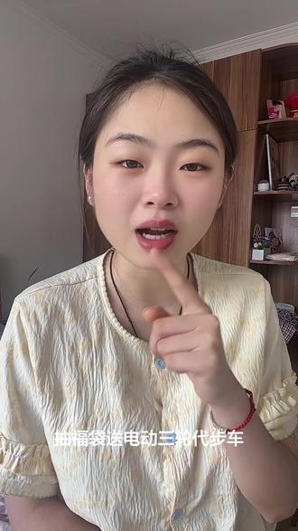 麦小灯今天是安踏专场 衣服鞋子 裤子 上到小孩下到老人都能穿 很便宜100多就能买 而且都是门店爆款新款 另外还有福袋的中奖机会! #麦小登 #安踏专场 #麦小登直播