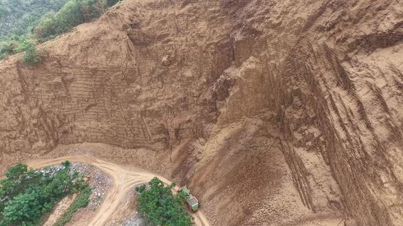 荒芜山体焕新绿,实测验证! 恒睿智能遥控喷播机施工实力出圈💪#恒睿喷播机#智能遥控喷播机#山体复绿#边坡绿化#绿化设备