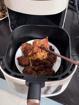 蒸好的粉蒸肉,用空气炸锅炸一下是真香,比晒得粉蒸肉好吃多了 #粉蒸肉 #蒸肉米粉 #炸肉 #热门 #家常菜