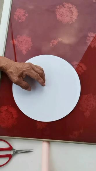 剪一幅漂亮的新年窗花#剪新年窗花#对折剪纸教程