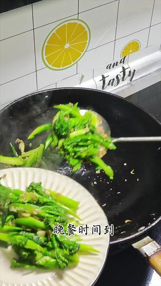 今日份晚餐:口蘑酿虾滑、大蒜叶辣酱炒鸡蛋、清炒黑菜、蒜蓉西兰苔#dou上热门 @DOU+小助手 #十亿流量扶持计划 #家常美食 #抖音美食创作人 #真实生活记录