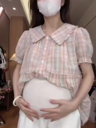 #孕妇穿搭 夏天必备的白色小短裤来咯。怕热的小孕妇们,冲压!!!两侧有口袋,面料透气舒服。#孕妇装