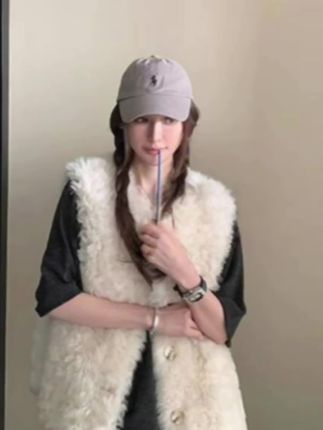 新款毛毛坎肩外套秋冬加厚百搭皮毛一体马甲女短款#穿搭 #秋冬穿搭 #仙女必备 #女生 #强烈推荐