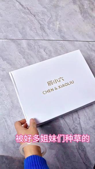 被与辉同行卖爆了的 辰小六家勃肯鞋,果真没有让我失望,39.9就这质量真的太划算了,反绒皮材质,质感柔软,内里有加绒和不加绒两种,鞋垫为乳胶材质,柔软有弹性,鞋子带有3-5厘米的内增高,对于小个子太友好了,鞋子穿起来走路不累脚很舒服,主要价格太划算了,姐妹们你们都买了吗#辰小六女鞋 #辰小六勃肯鞋 #辰小六家勃肯鞋 @DOU+上热门 @热点宝🔥