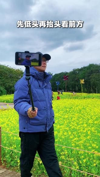 教你一个人出门游玩,试试这样拍摄油菜花唯美小短片 #dou上热门 #油菜花 #手机摄影 #手机拍摄技巧 #运镜 @DOU+上热门 @DOU+小助手
