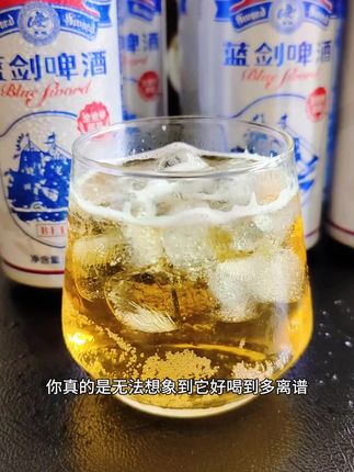 吃火锅烤串就喝蓝剑啤酒。#雪花蓝剑啤酒#吃火锅喝蓝剑