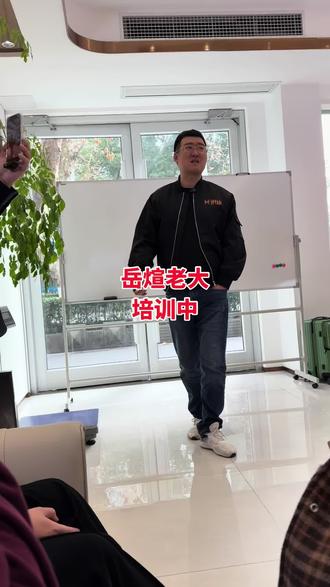 #岳煊珠宝 #岳煊贵金属 #岳煊珠宝临沂店#岳煊贵金属临沂店 岳煊老大强烈推荐,拿实物,水贝天天都在跑lu,一定看好靠谱的品牌,不要只看价格。