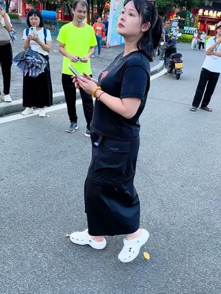 七十二家房客 啊香 扮演者(郑钤丹)#现场实拍 #英气十足似 #湛江吴川 #七十二家房客阿香