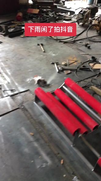 有朋友问我啥叫湿粉,
湿粉是互相关注,
干粉是单方面关注,
黑粉是网络流氓,
白粉是专门为你洗白,
红粉是刷抖币专业户,
僵尸粉是你掏钱买的,
污粉是约你看电影的。