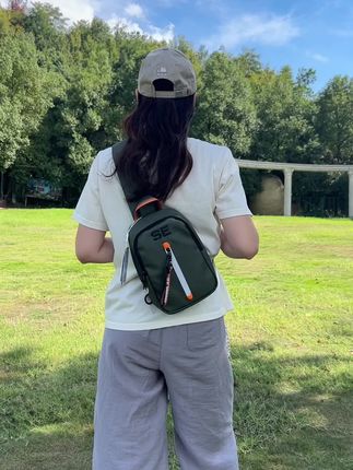 国庆假期快到了,准备一个户外旅游小包出门旅行吧,携带方便,容量大,还防水哦~#百搭包包 #时尚单品 #胸包斜挎包