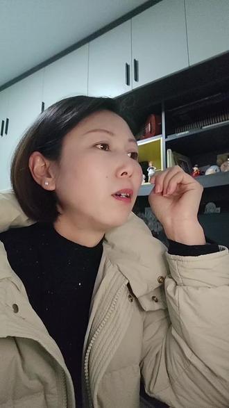 你信不信?农村一场婚礼,就能成为压垮父母的最后一根稻草 在农村,一场铺张有面子的婚礼似乎变成了婚后幸福的前提条件?这种“面子婚礼”到底值不值!#婚礼#父母 #情感共鸣 #彩礼婚房 #返贫