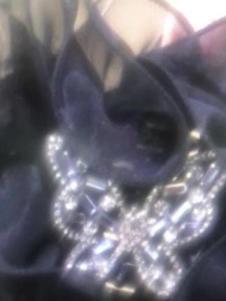 就推荐这个新款金箔蝴蝶抓夹   上头效果真的太美了  如果你也喜欢那就一起给头发穿条小裙子吧#发型教程