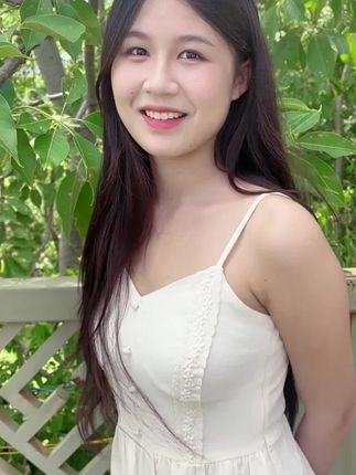 你不需要任何人的认可,只需要平静、你可以外表随和,但心里要明镜似的,你可以跟人打交道,但不必被同化,你可以对世界热情,但该抽身时绝不犹豫。这不是冷漠,而是清醒。要知道什么值得投入,什么指只是噪音。活在这个世界上,总在不知不觉中迎合别人的期待,怕被讨厌、怕不合群、怕被说“不合规矩”。但到头来你会发现,真正能让你活得自在的,不是别人的掌声,而是你自己内心的那份平静。