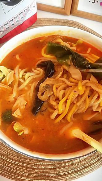 杜小嘛大碗老式麻辣烫#麻辣烫 #美食分享 #老式麻辣烫 #杜小嘛 #好吃的麻辣烫