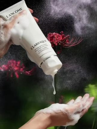 姐妹们快来薅一个兰蔻极光洁面乳的小样,50ml的容量,你们自己看看才多少钱?泡沫丰富绵密,洗完之后不会假滑紧绷,平时出门旅游出差带着也很方便。小样五十毫升能用个把月了,真的没必要去买正装了!像这种大品牌羊毛库存真的很少,刷到还有就赶紧去薅!#兰蔻洗面奶 #兰蔻