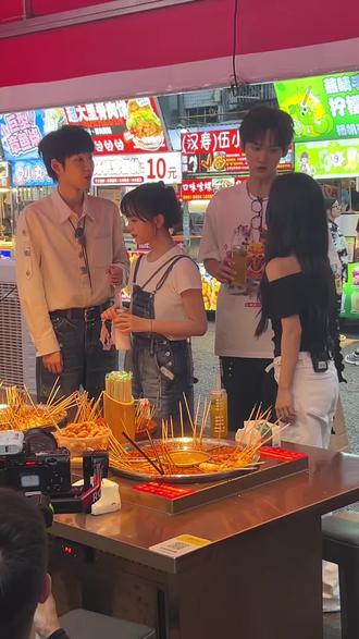 扬帆夜市东门美食节 周柯宇柯纯#周柯宇