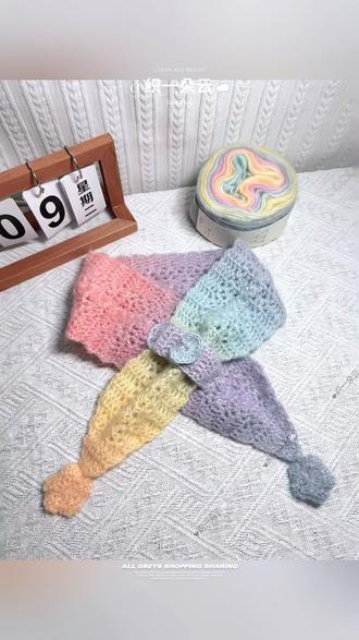 ✨第一集|暖冬手作魔法,把爱心和星星都织进围巾里✨ - ✅ 零基础友好:全程演示,手笨星人也能跟上
- ✅ 颜值拉满:立体爱心+迷你星星,软fufu的质感搭配任意穿搭都出圈
- ✅ 材料超省心:附详细材料清单,网购直接抄作业
- ✅ 进度不纠结:分阶段讲解,每天抽几分钟分钟,一周就能拥有专属温暖
🧶 跟着视频一步步来,你会发现:钩织不是难事儿,而是把时光织成温暖的魔法。当指尖绕出第一颗星星,当爱心图案慢慢成型,那种成就感真的会让人幸福感爆棚~
⭐钩针🪡:4.0
⭐线材🧶:印象日出@苏苏姐家官方旗舰店
⭐色号🎨:01#初晨
⭐用量🧵:1团有剩余
#爱心星星围巾钩织 #钩织教程 #手工钩织 #流量 #创作者中心