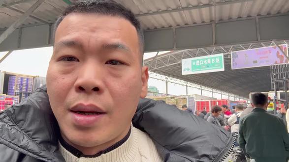 果大叔温馨提醒:建议果粉宝子们车厘子吃空运的!最后一船船运验过了!智利车厘子建议都别吃了!明年再会智利车厘子,新西兰空运还有一批车厘子可以吃
智利车厘子季彻底尾声,最后一批海运货基本全变味,口感差、不新鲜,不建议再吃!
换吃时令鲜果更安心:柑橘、梨、苹果、椰青,水润健康~