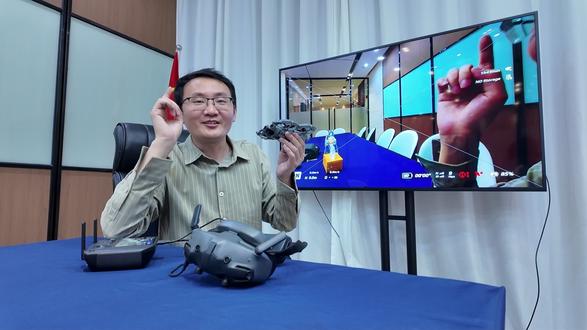 大疆avata2穿越机如何实现HDMI直播功能? 只需要借助RCPRO遥控器连接飞行眼镜,开启FPV Live即可开始HDMI输出画面/直播,欢迎有需要的朋友联系我,,大疆avata1、avata2、neo1、neo2都适用#大疆穿越机直播 #大疆RCPRO