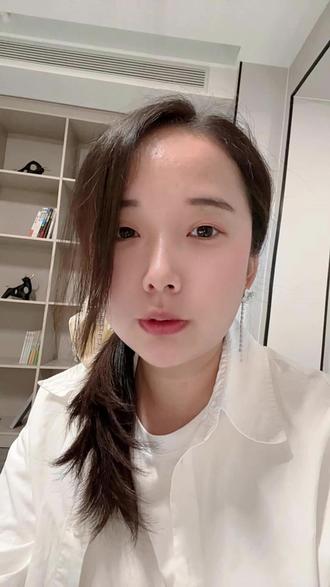 在股市中怎么做T?正T和反T的操作方法! 做T是股市中通过低买高卖降低持仓成本的交易策略,又被称做差价,需保持股票总量不变以实现成本摊薄。我们国内是T+1的规则,在建仓了之后,第二天可以去做T。
做T分为两种:正T和反T。
正T就是先买后卖,在当天走势低点的时候去买入,上涨到均线上方高位时卖出。正T有一个毛病,就是在股票强势上涨的时候很容易被T飞。
反T就是先卖后买,在当天股价快速拉升上涨到高点的时候卖出一部分,等到回落到低点的时候再买回来,中间的差价就是你额外赚钱的利润。
做T最少一天能赚2~10%的差价,那种零点几的波动就没有做T的必要了,手续费都不够!~
#股票 #股票知识 #真财实学计划 #股市做T #股民交流