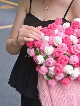 免手工成品花束毯子,浪漫毛线玫瑰送女友超合适! #毛线玫瑰礼物 #钩织玫瑰礼物 #浪漫之选 #浪漫送女友 #毛线钩织花束