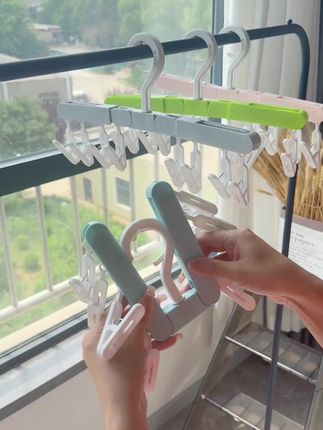新学期要开始了#开学季 #住校 带上这个可伸缩#折叠衣架 ,收起来巴掌大小带着不占地,展开比普通衣架还大,晒衣服袜子内裤都很方便#好物推荐🔥 #晾衣架