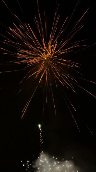 天空闪过灿烂烟火,和你不再为爱奔波#陈奕迅 #十面埋伏 #烟花最浪漫的一瞬间