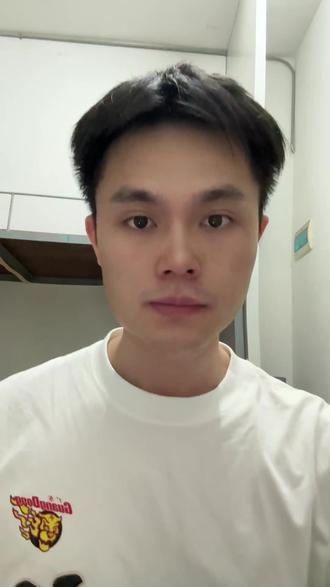 比赛输了很可惜,广东宏远所有球员都非常的努力,还是很感谢球员带来了精彩的比赛以及这么多球迷的支持吧,永远支持广东宏远
#广东宏远 #广东宏远男篮 #广东宏远加油 #京粤大战 #广东男篮