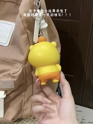 给他新买的变脸水豚噜噜,他说每天都要挂在书包上#水豚噜噜 #变脸 #解压玩具 #挂件