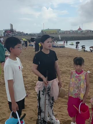 杨佩佩8月20牛排 烤肠 美食场