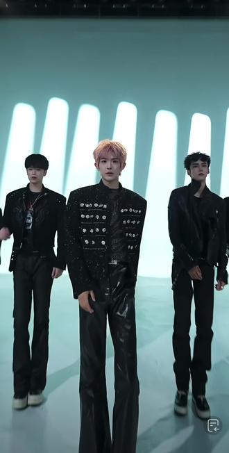 #舞蹈 听妈妈的话 (DJ版)@张然博💙(亦成团队) #帅炸了 #视频分享剪辑