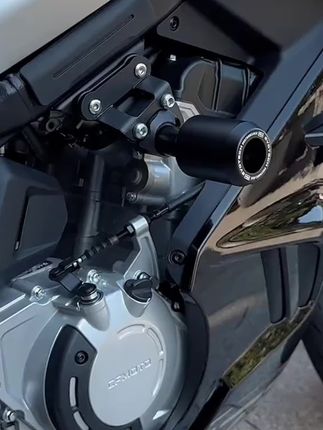 国内新品首发 春风675SR-R EP高端防摔球 双重缓冲 不伤发动机##675sr #cfmoto春风动力 #cfmoto ##春风675sr #春风动力