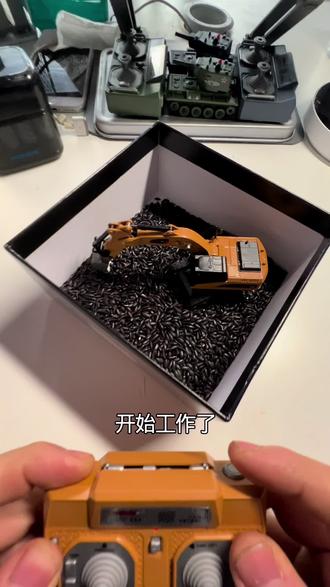 仿真迷你挖掘机!各项功能也太逼真了 #玩具 #挖掘机 #科普知识