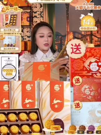 流心奶黄月饼#流心奶黄月饼 #奶黄月饼 #流心月饼 #月饼 #月饼礼盒