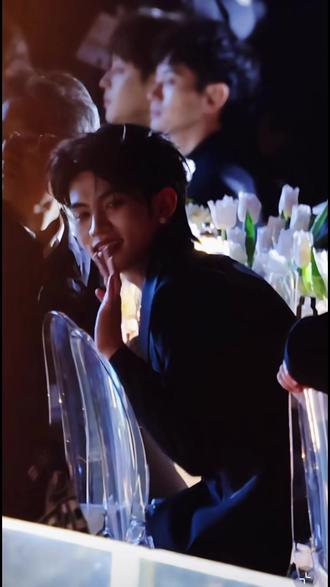 真好啊,跟粉丝们是双向奔赴,我们嘉辉是懂得感恩的乖宝宝
#云旗 #向全世界安利 #笑容杀 #宝藏男孩