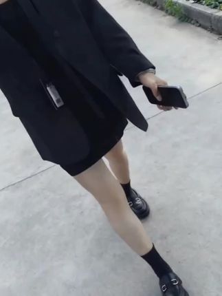 时间就像个筛子,不停过滤着你身边的人,只有相处的时间久了,经历的事情多了,才知道,哪些人可以留在生命里,哪些人会渐行渐远,生命可贵,请珍惜筛子上面永远掉不下去的人…#西服穿搭#新款女装#气质穿搭#上热门@巨量千川