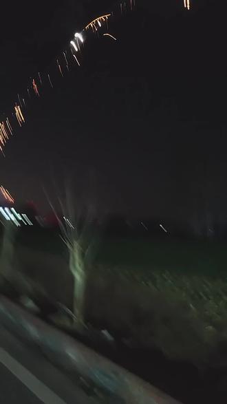 嗯,今天年初三啦,给大家拜个晚年。祝大家马年顺顺利利,平平安安,马到成功。